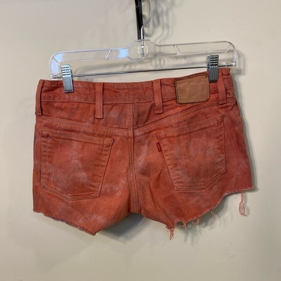 Levi’s Cutoff Shorts Premium Pink Low Rise Raw Hem Denim Jean Size 26 - Picture 7 of 16